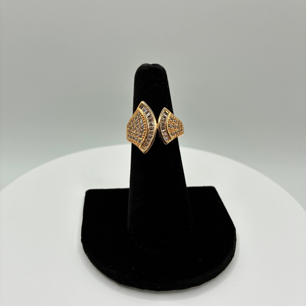 Women's Ring Size 6 Gold Tone Crystal Fan Bypass Statement Ring